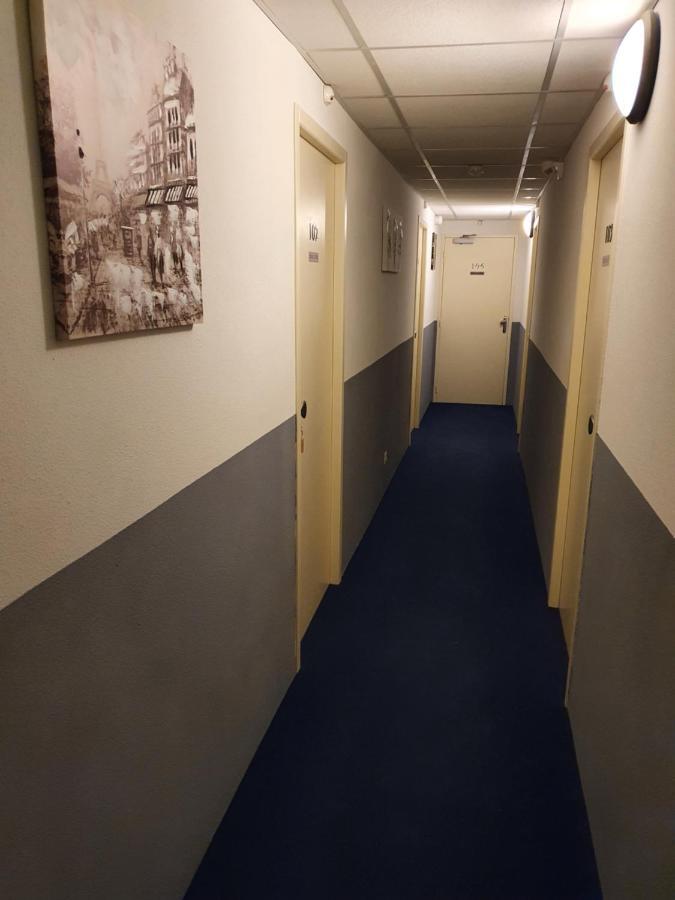 Auberge De La Licorne Eu Ливрон-сюр-Дром Экстерьер фото